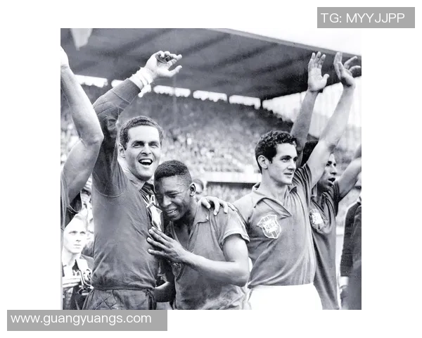 足球传奇贝利的视角解析足球的魅力与人生的启示 足球传奇贝利的视角解析足球的魅力与人生的启示